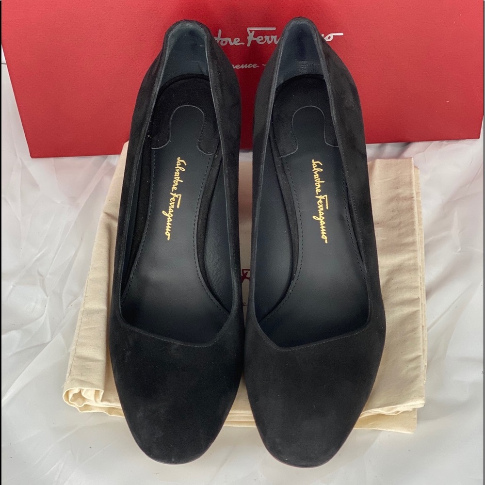 SOLD!! Salvatore Ferragamo Arezzo 85 Suede pump - Picture 3 of 8